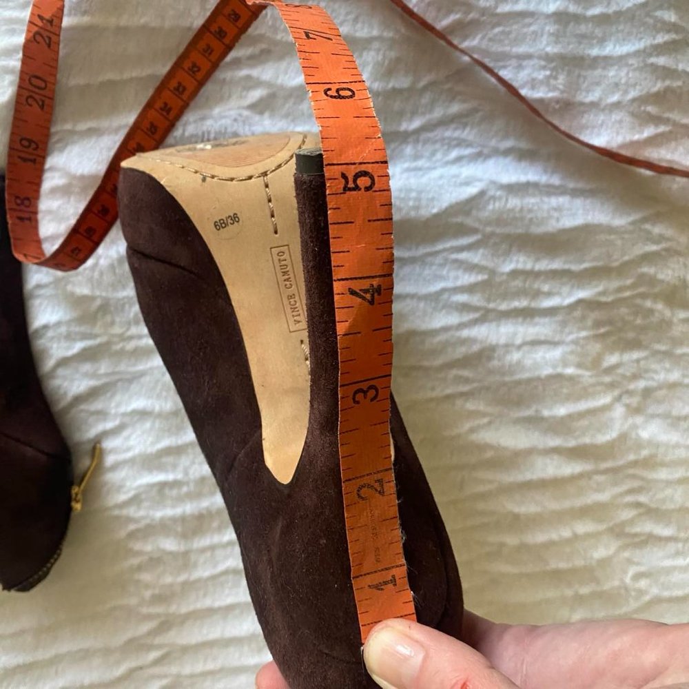 Vince Camuto Suede HIgh heel; Brown Size 6 - Picture 6 of 9